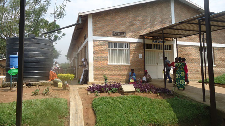 Inzu y'ababyeyi ngo ni nto ku buryo idatuma bisanzura.