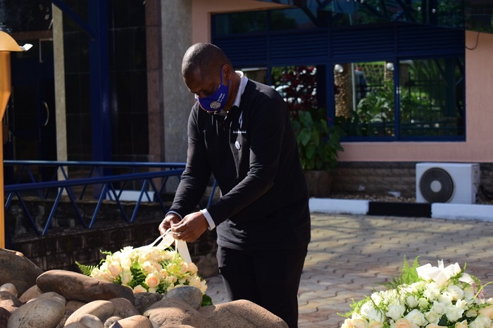 Masengo Rutayisire uhagarariye Ibuka mu Karere ka Nyarugenge yaje muri RSSB kwibuka mushiki we