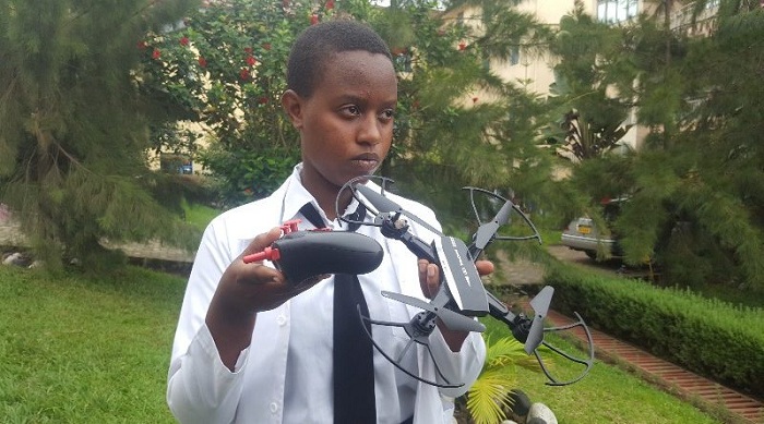 Masoyinyana Gaelle umwe mu bari mu itsinda ryiga ku bushakashatsi bwa Drone