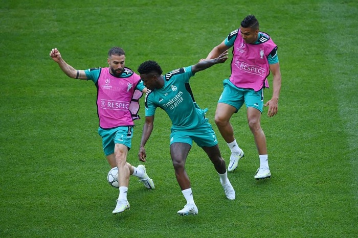 Vinicius Jr(uri imbere) ukina asatira na Casemiro(uri inyuma) ukina hagati mu kibuga ni bamwe mu bahanzwe amaso kuri uyu mukino