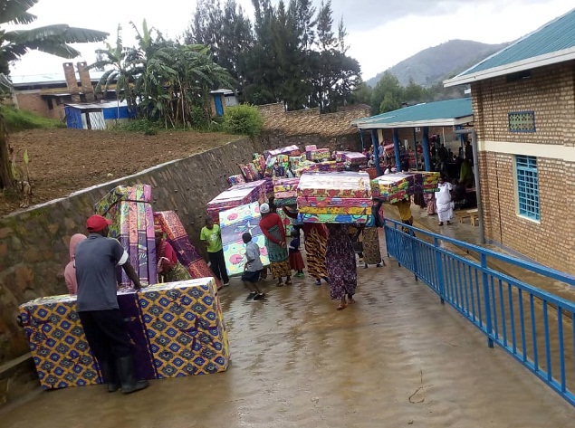 Buri muryango wahawe matola zigera kuri enye