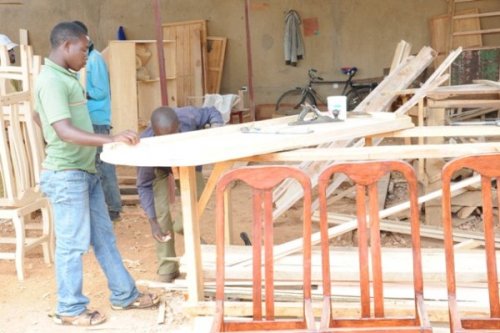 Igice cyagenewe ububaji kiri mu bice bikorera amafaranga atubutse muri iri soko rishya ryo mu murenge wa Mayange.