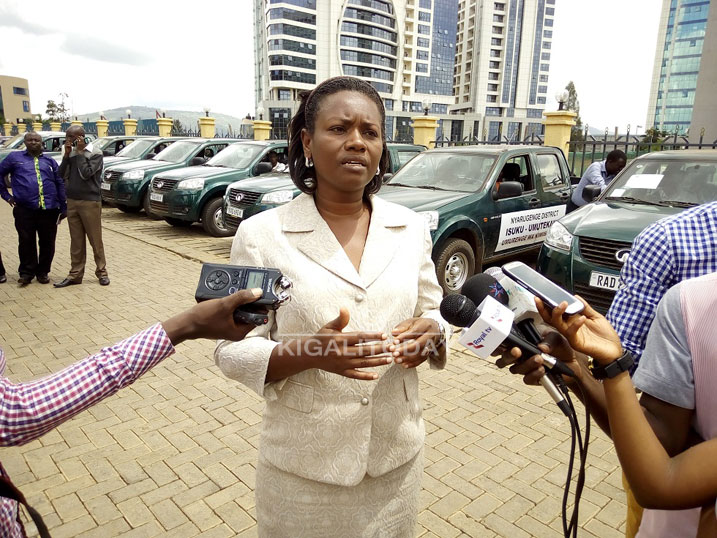 Mayor Kayisime Nzaramba avuga ko izi modoka zizafasha abaturage gucungirwa neza umutekano