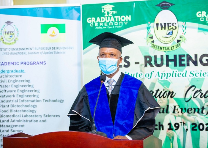 Dr Mazarati Jean Baptiste Perezida w'Inama y'Ubutegetsi muri INES-Ruhengeri