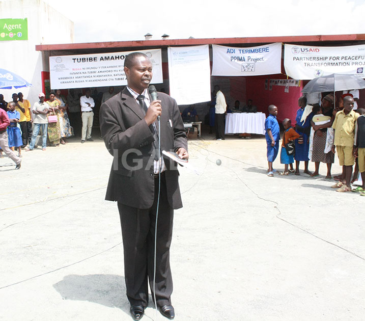 Mazimpaka avuga ko Sitade ya Ngororero ariyo izakemura ikibazo cyo kubangamira abakoresha gare ya Ngororero.