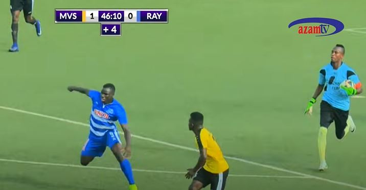 Mazimpaka André avuga ko kwizera amarozi muri ruhago byatewe n'abakinnyi yakuranye na bo babyizeraga