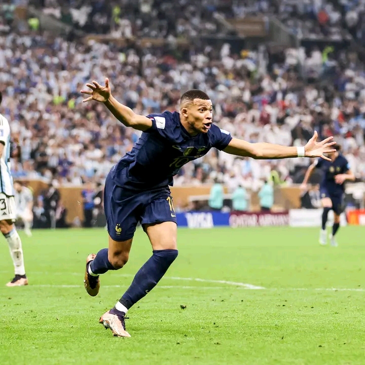 Kylian Mbappe yatsinze ibitego bitatu muri uyu mukino 