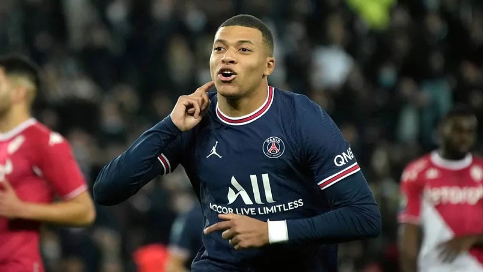 Klyian Mbappé yishimira igitego muri Paris Saint-Germain 