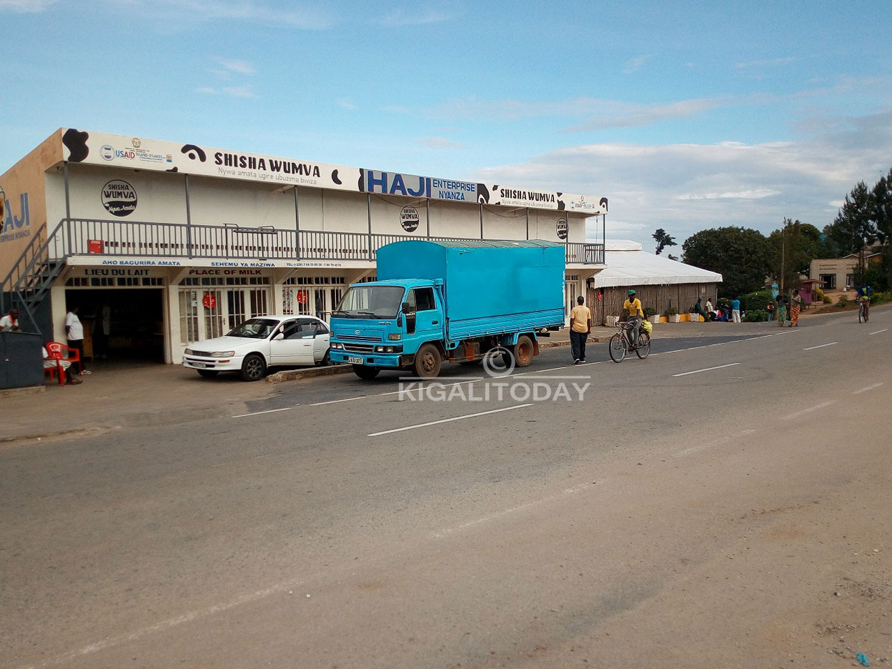 Haji yabahaye aho bacururiza batishyura kugira ngo babashe kwiteza imbere