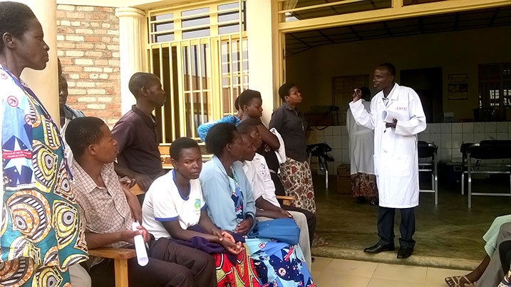 Mbere yo gutanga amaraso abaturage basobanurirwa ibisabwa kugira ngo batange amaraso afite ubuziranenge.