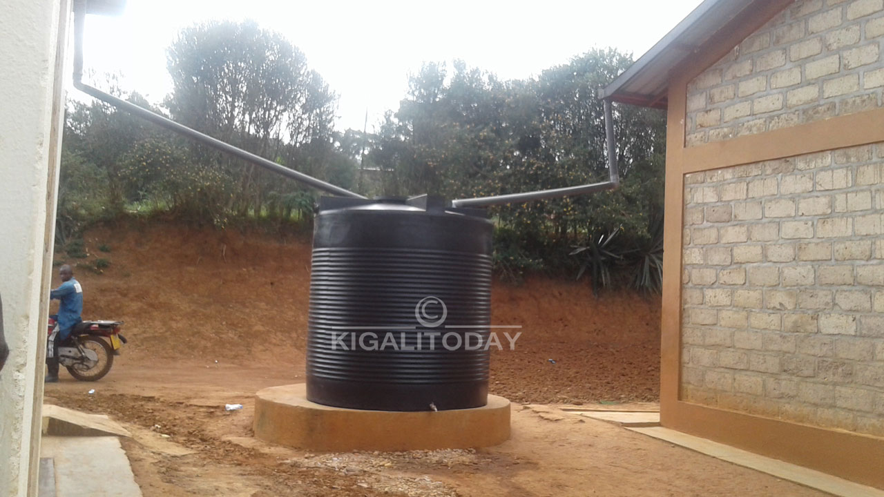 Mbere bakoreshaga amazi y'imvura yajyaga muri ibi bigega