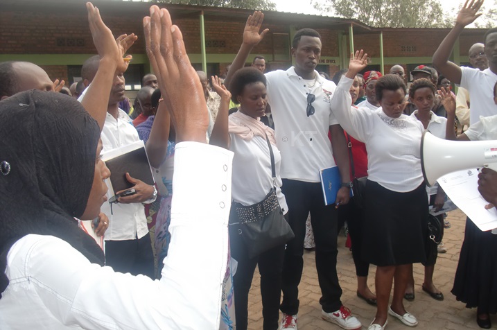 Mbere y'amatora, abayakuriye babanje kurahirira kuzuza inshingano zabo.