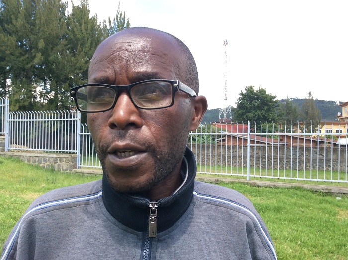 Mbonaruza Pierre Celestin ukuriye Koperatice CEPTL ikusanya amata avuga ko batari bafite umuguzi ufatika kuko yabishyuraga intica ntikize kandi atinze