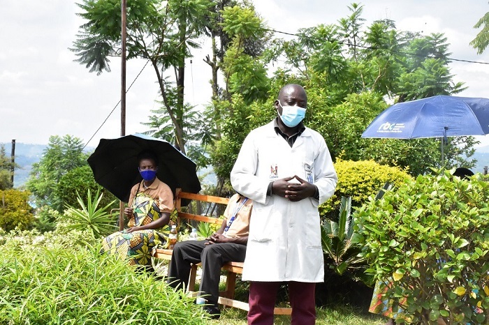 Umuyobozi w'Ikigo nderabuzima cya Mbuye avuga ko bajyaga batira imodoka z'abaturage kugira ngo bageze abarwayi kwa muganga