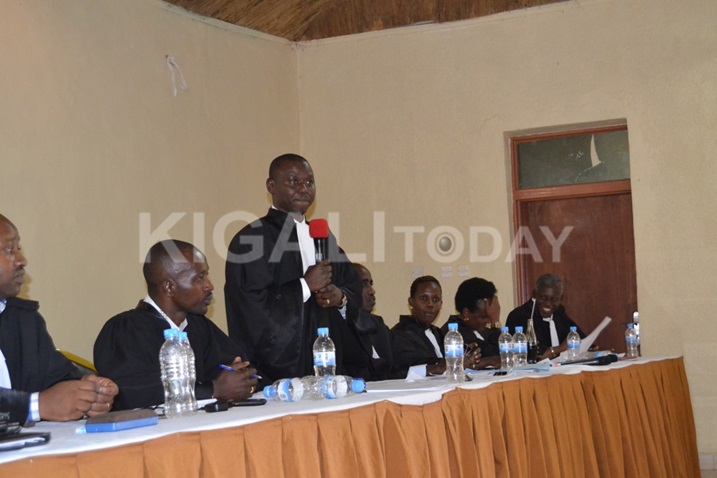 Me Nduwamungu avuga ijambo ry'imigabo n'imigambi ye.