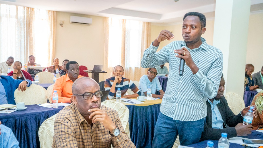 Oswald Mutuyeyezu atanga igitekerezo