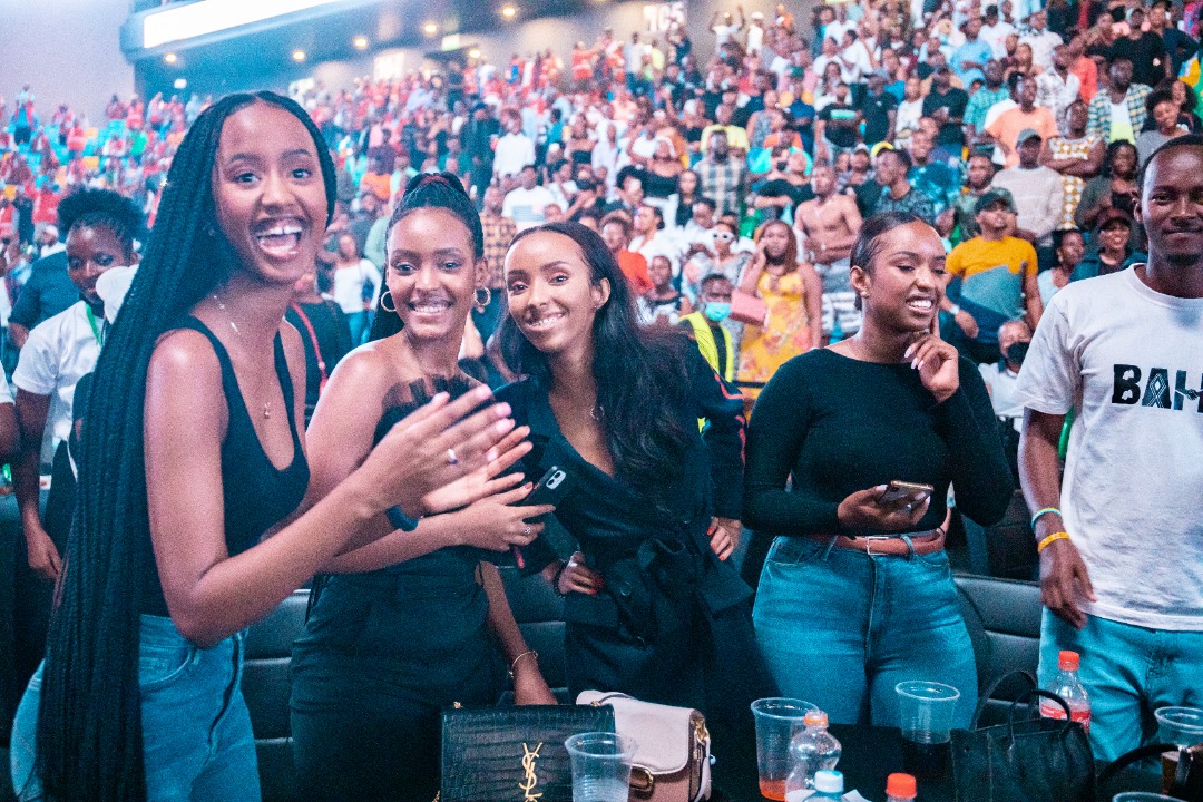 Abo mu itsinda rya Mackenzie ribarizwamo Nyampinga w'u Rwanda Nishimwe Naomie na bo bari bahari