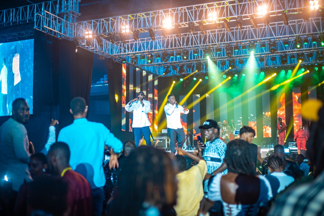 Dj Pius ubwo yasangaga Bruce Melodie ku rubyiniro bagakorana indirimbo yabo "Ubushyuhe" bafatanyije