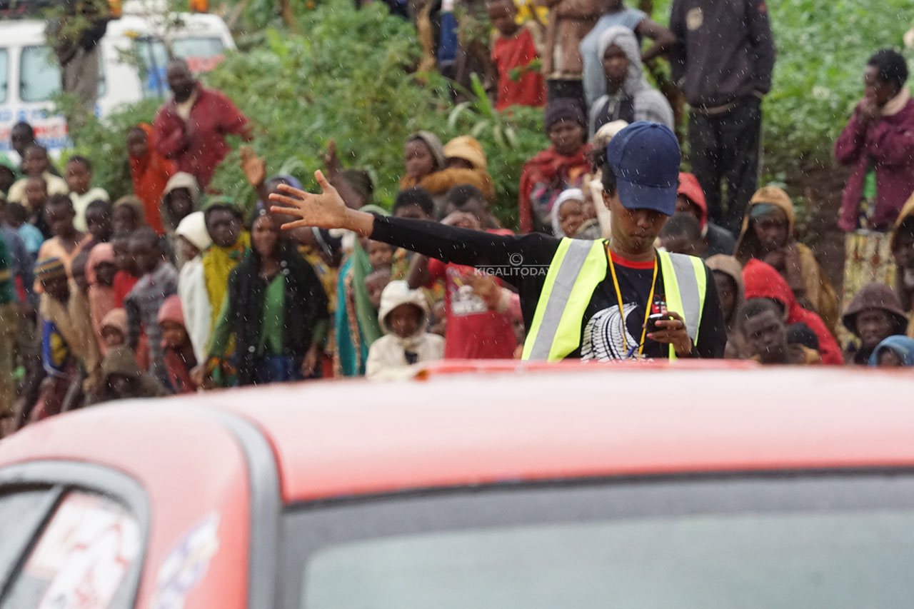 Uyu mwari ubwo yatangaga uburenganzira ngo imodoka zihaguruke mu i Rango