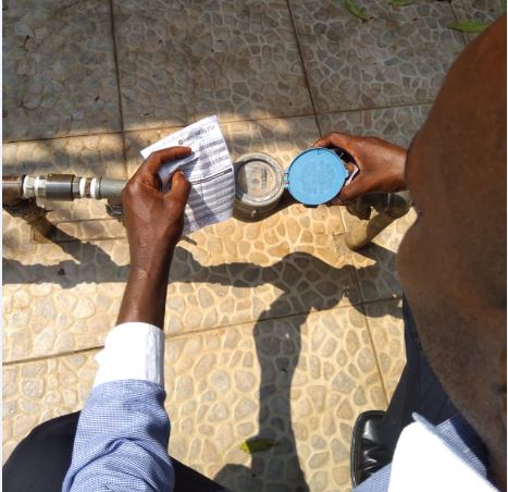 Mu minsi ishize igiciro cy'amazi cyariyongere bitera benshi kubyibazaho