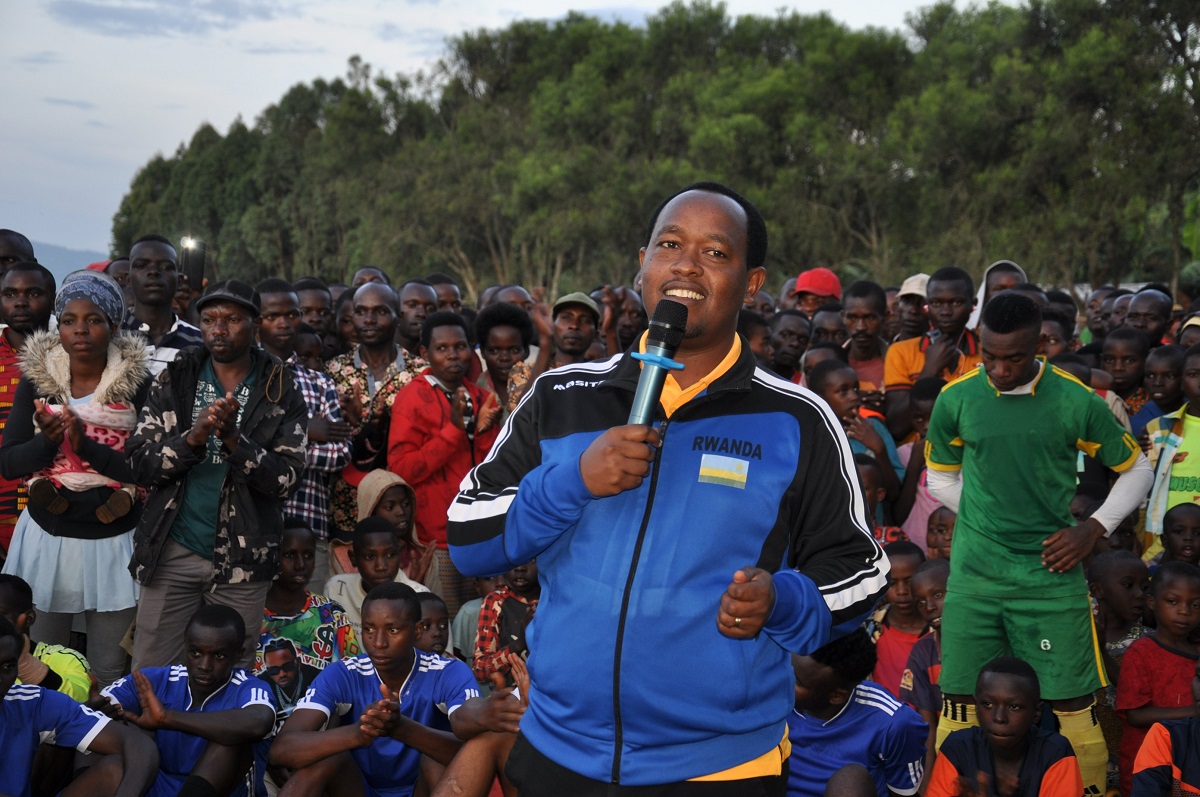 Meya Nahayo asaba abaturage kugera ku buyobozi ngo bakemure kare ibibazo by'irangamimerere bazabashe gutora