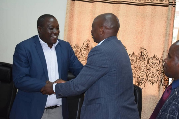 Guverineri Gatabazi JMV yashimiye Ntirenganya Emmanuel umaze gutorerwa kuyobora Akarere ka Musanze by