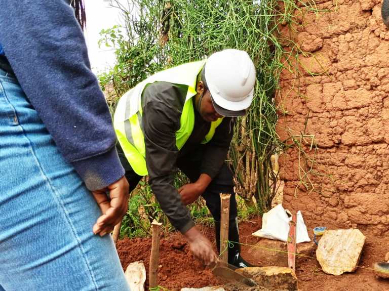 Minisitiri Mugenzi mu kubakira umuturage