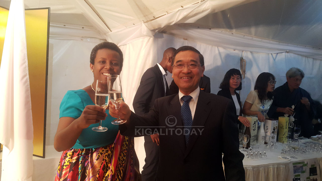 MMin Kamayiresi Germaine wari umushyitsi mukuru muri uyu muhango na Ambasaderi Takayuki 