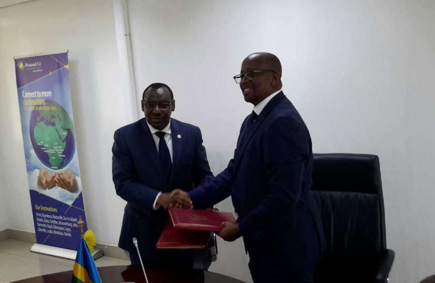 Min Gatete akora ihererekanyabunasha na Min Musoni