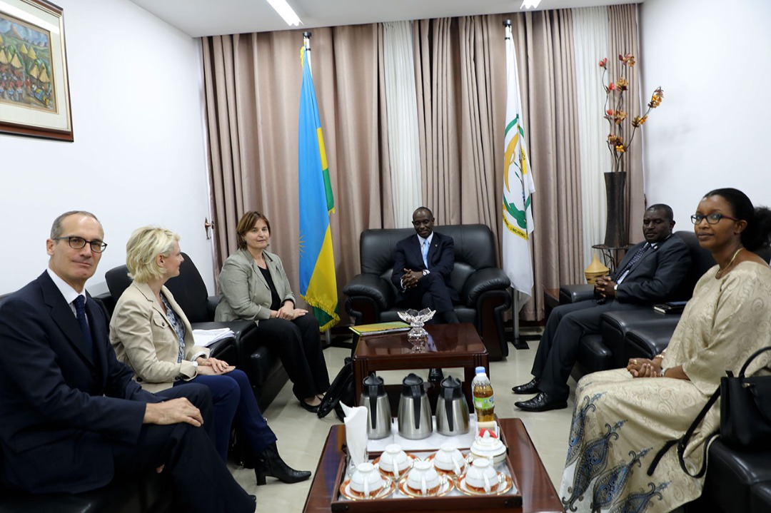 Min Sezibera yagiranye ibiganiro n'intumwa z'u Busuwisi