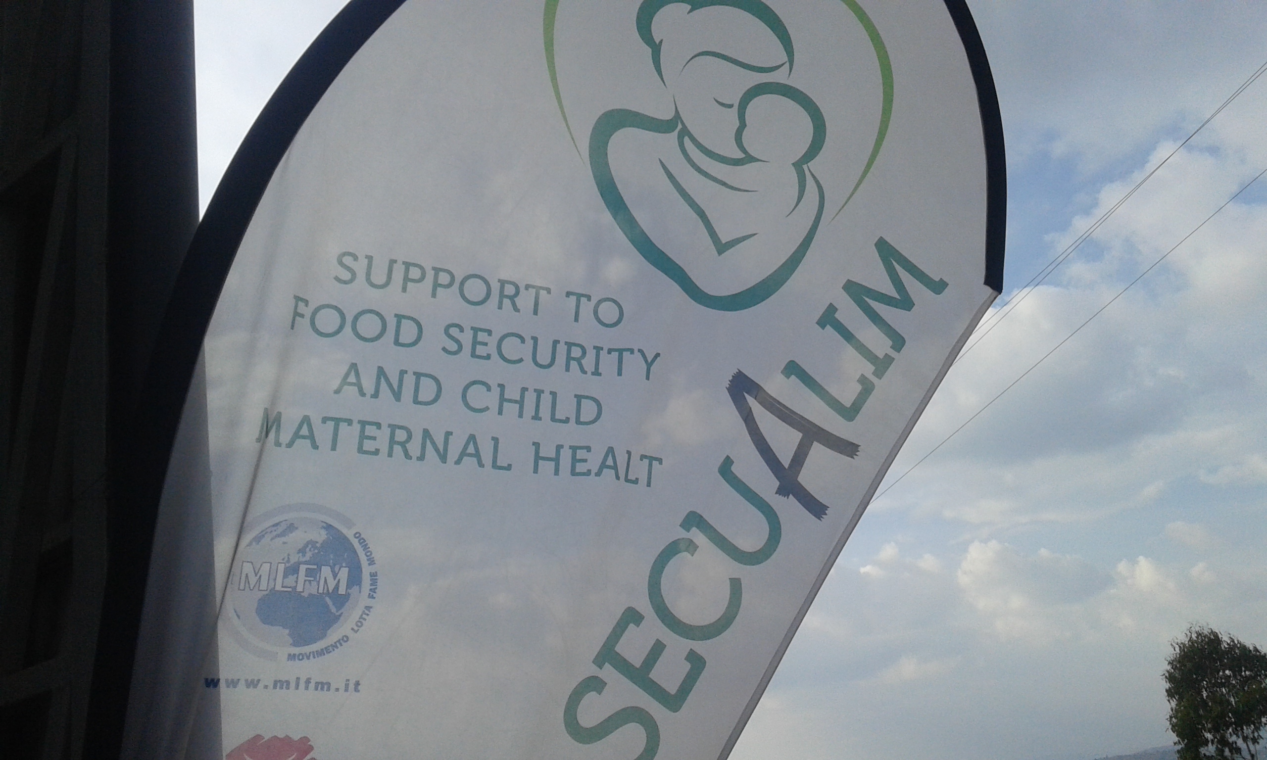 Byinshi mu byapa yanenze byanditse ndimi z'amahanga harimo n'amakosa