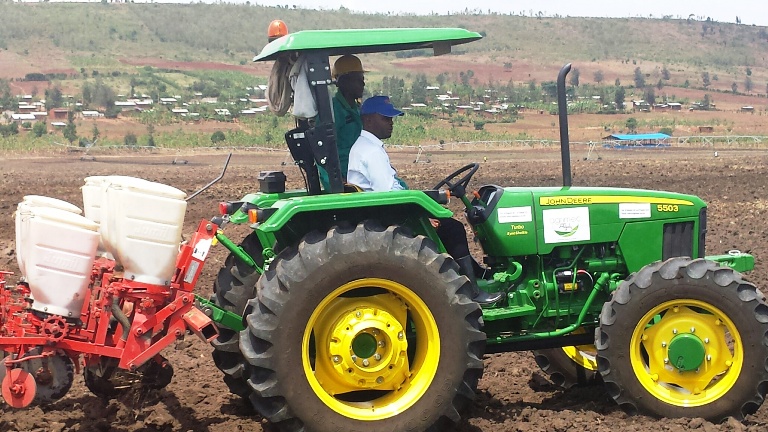 Minagri ihamya ko guhingisha isuka bitakigezweho ko ahubwo imashini zihinga arizo zigezweho