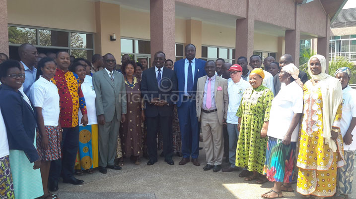 MINEACOM na RGB basaba Sosiye Sivile gukangurira abaturage kwitabira gahunda z'umuryango wa EAC