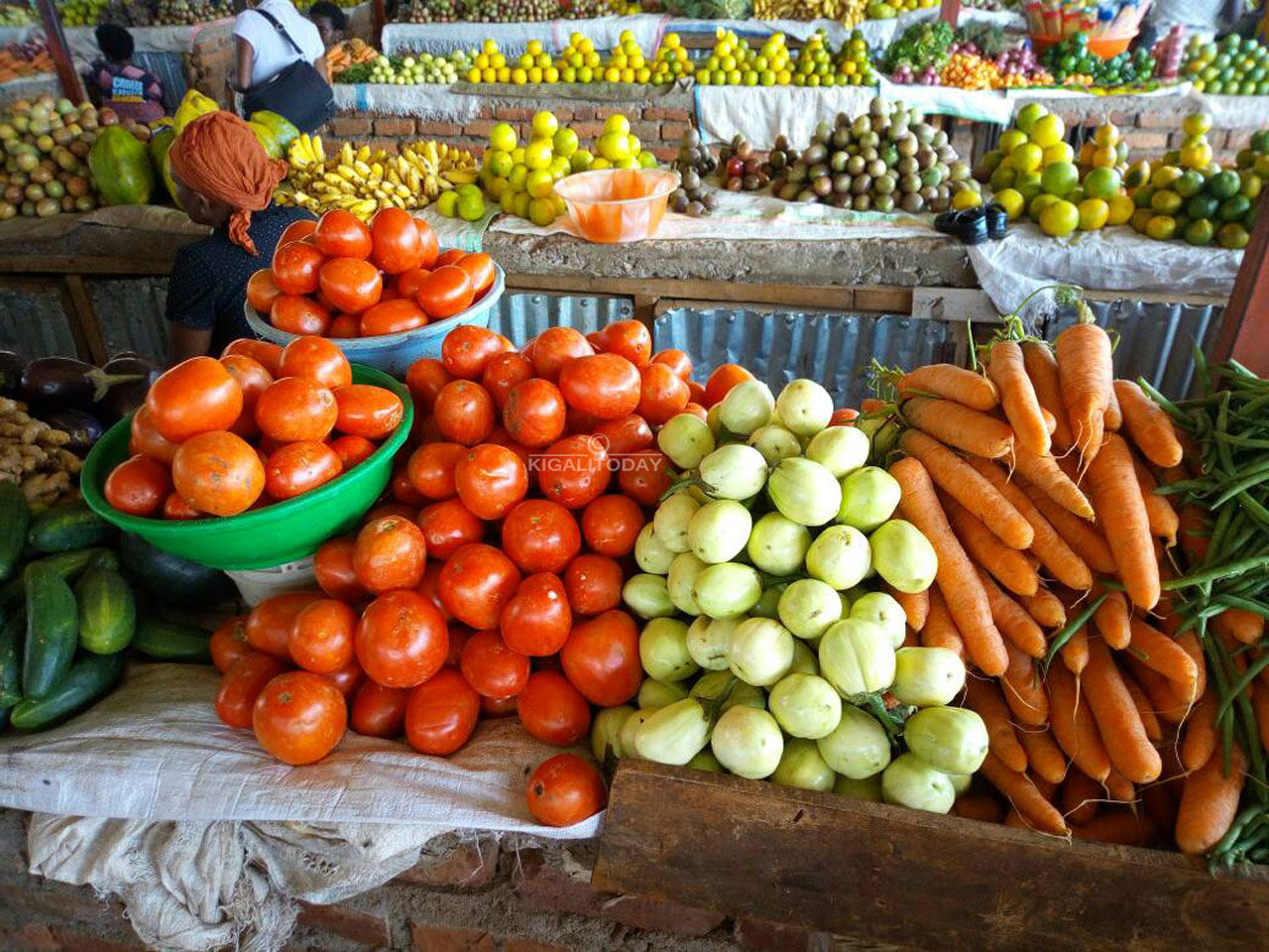 Minisiteri y'ubuhinzi n'ubworozi iravuga ko kuzamuka kw'ibiciro ntaho bihuriye n'ikendera ryabyo kuko umusaruro wazamutse ku bihingwa byinshi