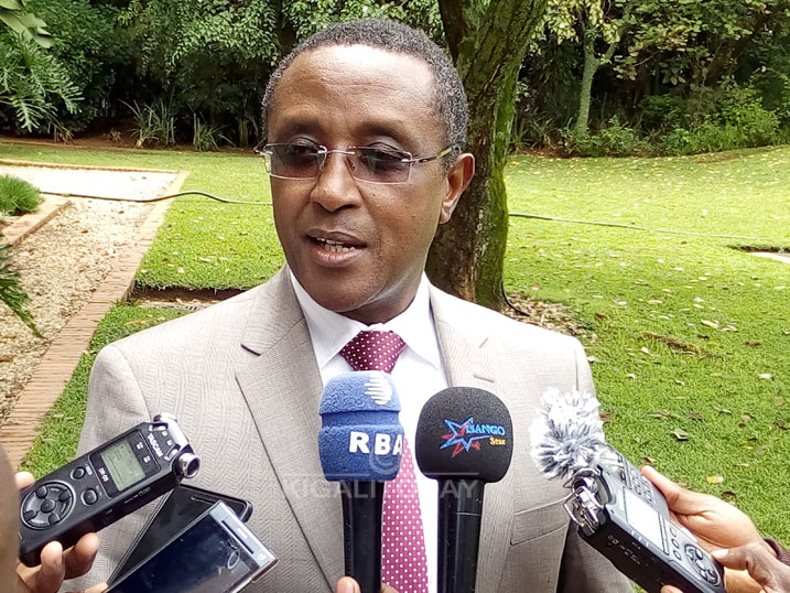 Minisitiri Biruta ahamagarira Abanyarwanda gucana ibindi bisimbura inkwi kuko bihari 