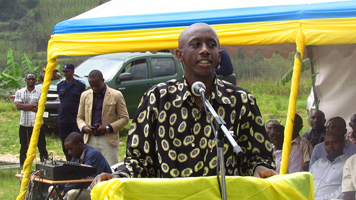 Minisitiri Kaboneka asaba abanyarwanda kurwanya amarangamutima kugira ngo ibyiciro bishya by'ubudehe bizarusheho gufasha abanyarwanda.