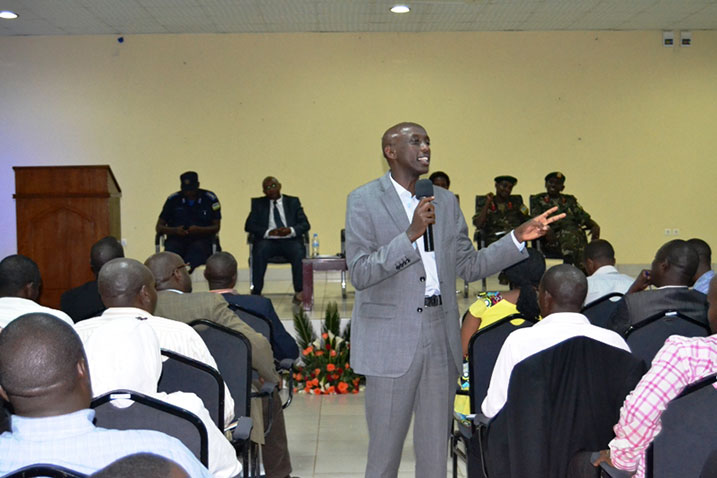 Minisitiri Kaboneka yasabye abayobozi bo mu ntara y