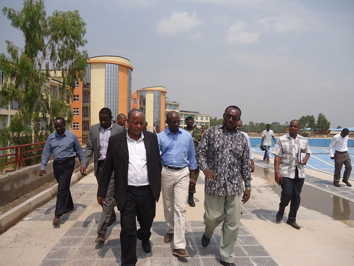 Minisitiri Kanimba yanasuye hoteli y'inyenyeri enye igiye kuzura mu Karere ka Bugesera.