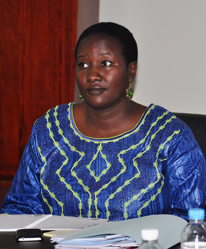 Minisitiri Uwacu aha ikaze abagore n'abagabo muri Minisiteri ayoboye.