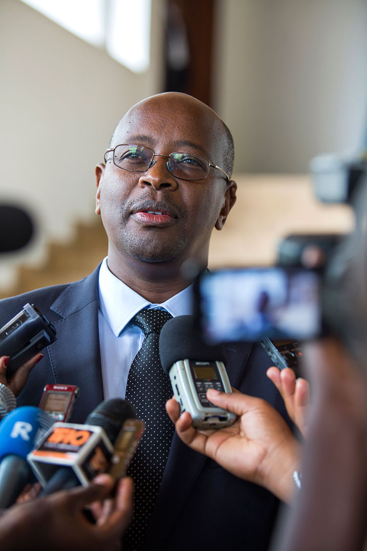 Minisitiri Musoni avuga ko Leta igiye kwita ku myubakire y'amazu yegeranye kandi agana hejuru.