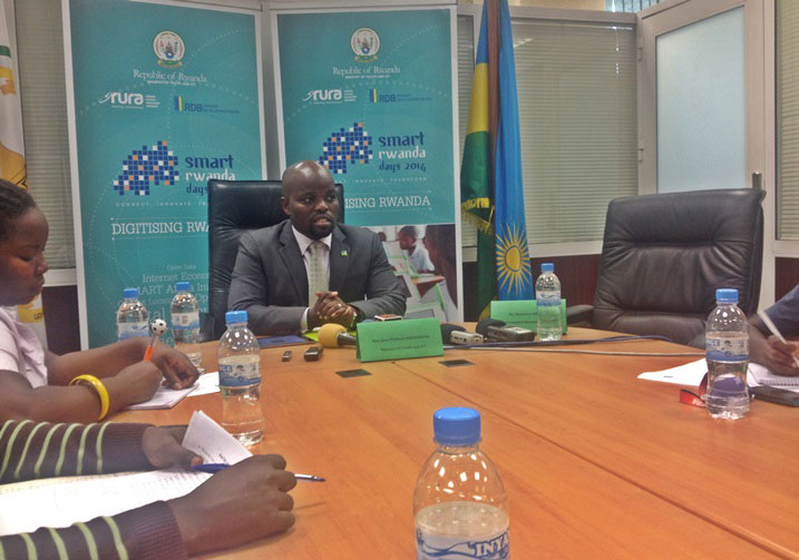 Minisitiri Nsengimana mu kiganiro n