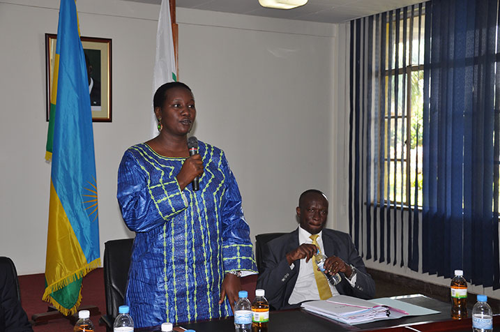 Minisitiri Uwacu ngo ntazaha umwanya amarozi muri siporo nyarwanda.