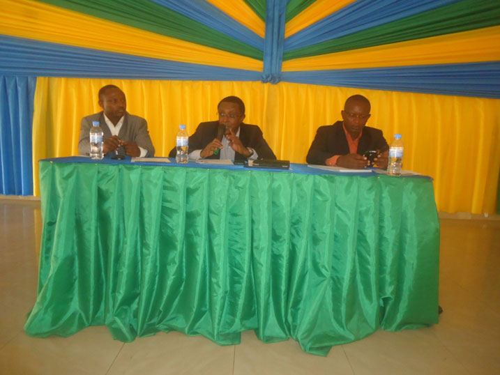 Minisitiri Vicent Biruta asaba abayobozi kudaheza abafite amikoro make mu miturire y