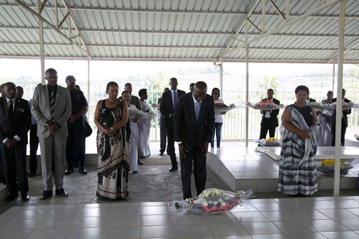 Minisitiri w'intebe Anastase Murekezi mu gikorwa cyo kwibuka abazize Jenoside yakorewe Abatutsi i Murambi