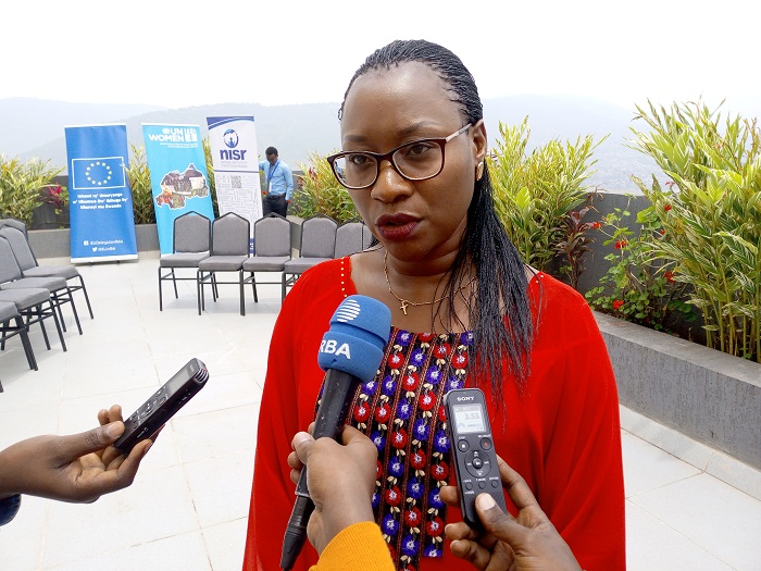 Minisitiri Bayisenge avuga ko abagore bagikeneye kongererwa imbaraga mu bukungu