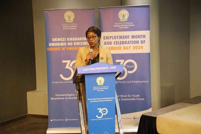 Minisitiri Bayisenge yasabye urubyiruko kurangwa n'ubunyangamugayo