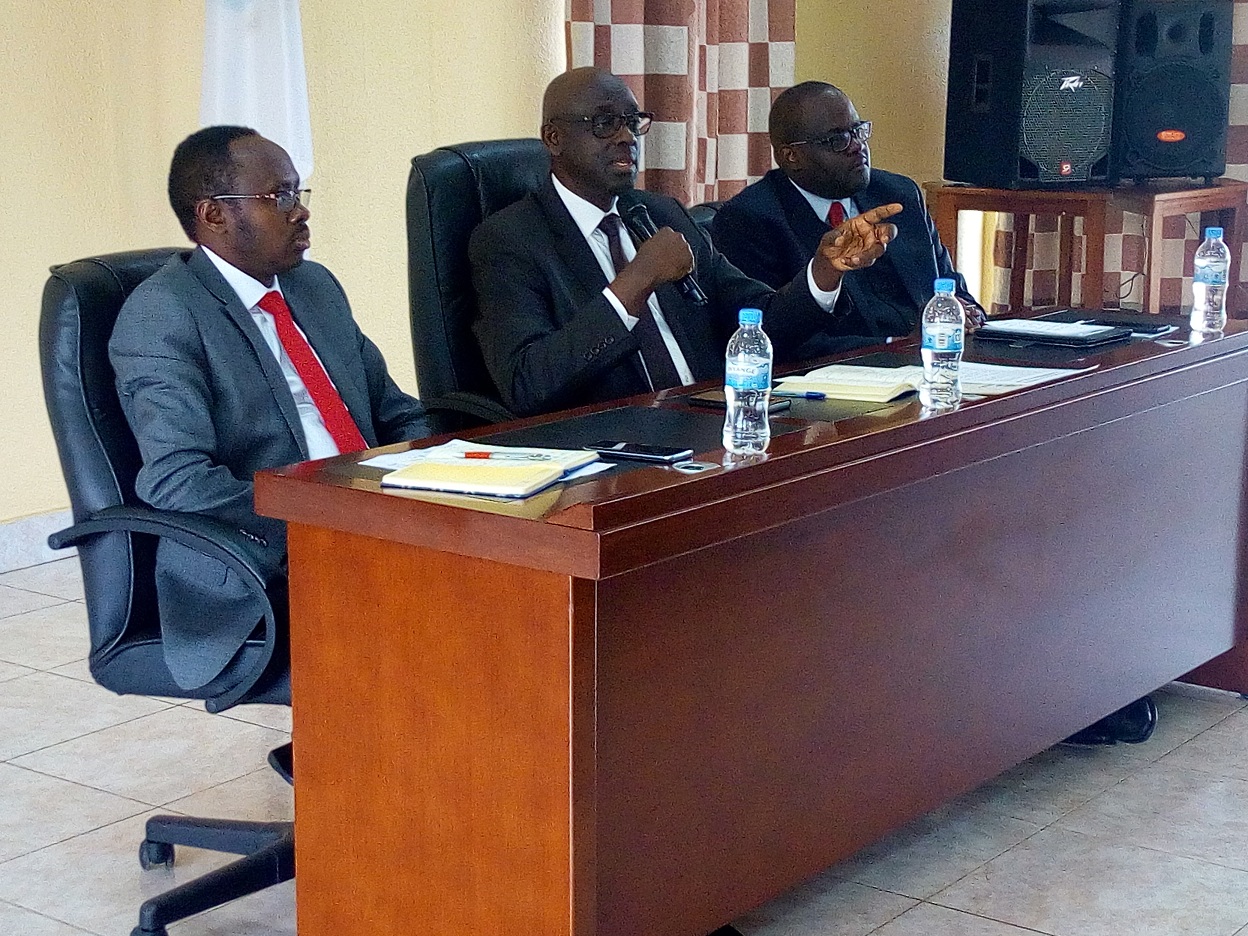 Minisitiri Busingye avuga ko abatishoboye batoroherwa no kubona ababunganira mu mategeko kuko bishyurwa bikabangamira ihame ryo kureshya imbere ya