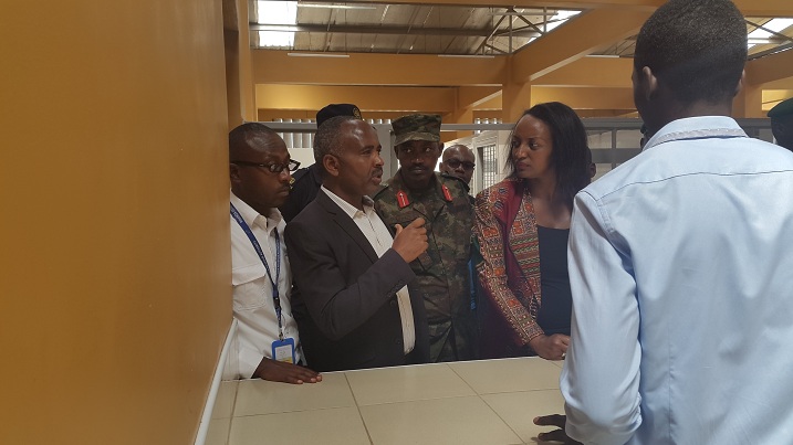 Minisitiri Hakuzimana Soraya yasobanuriwe uko ubucuruzi bwifashe aha ku mupaka