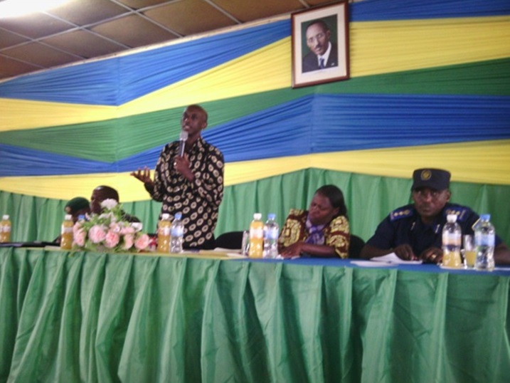 Minisitiri Kaboneka akangurira abacuruzi kugana za banki bakareka banki Lambert.