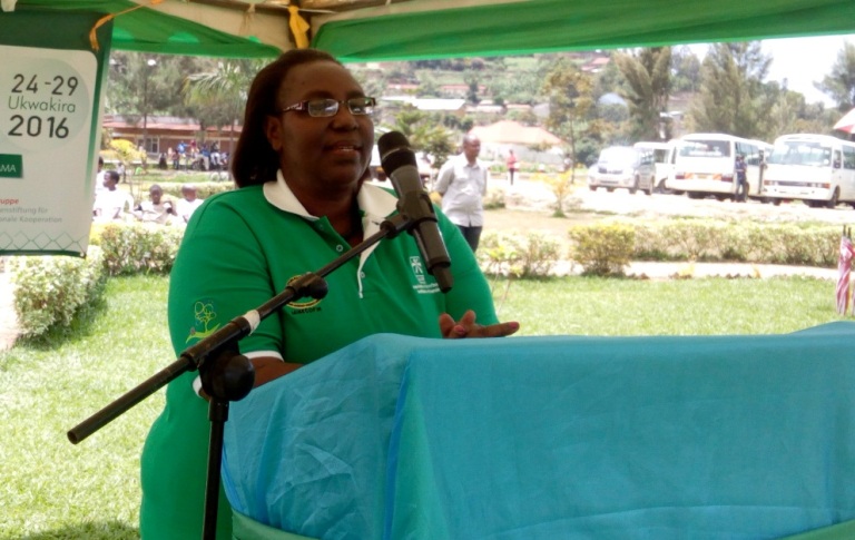 Minisitiri Mukantabana avuga ko muri 2004 aribwo Abanyarwanda babaga i Brazzaville babonye amakuru avuga ko mu Rwanda ari amahoro 